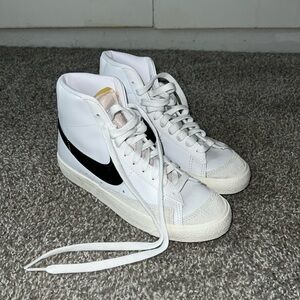 NWOT white nike blazers hi top